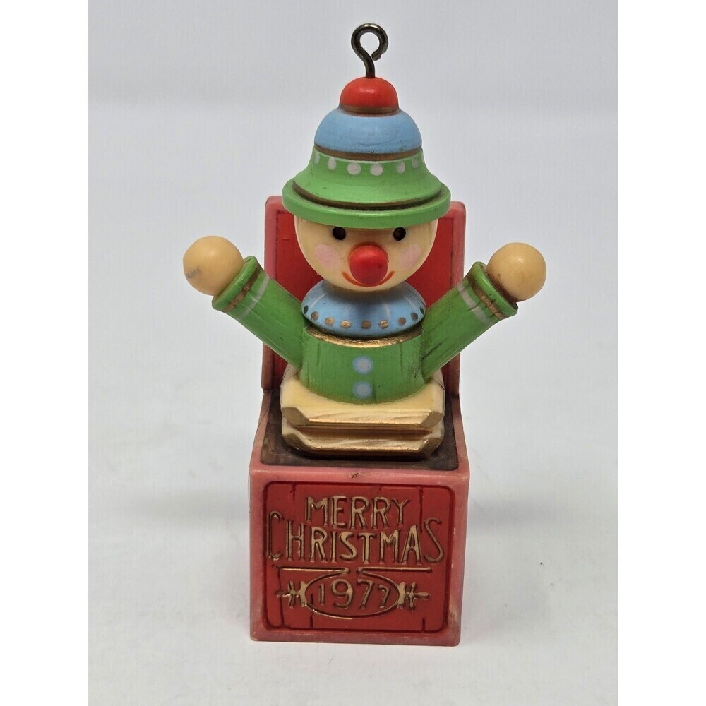 VINTAGE HALLMARK CHRISTMAS ORNAMENT JACK IN THE BOX 1977 RED GREEN HOLIDAY RETRO